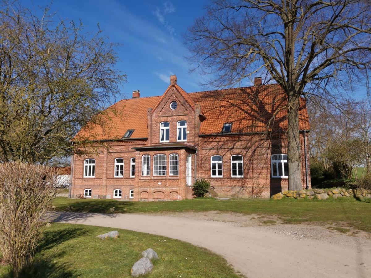 Gutshaus Thorstorf Fewo Wismar Екстериор снимка